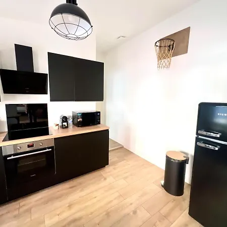 L'annexe, A Deux Pas Du Port