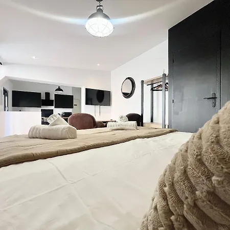 L'annexe, A Deux Pas Du Port