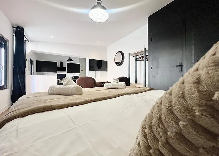 L'annexe, A Deux Pas Du Port